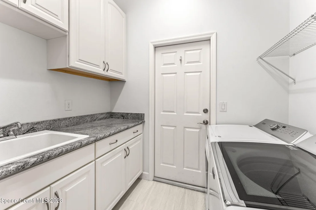 Photo of 423 Flanders Drive