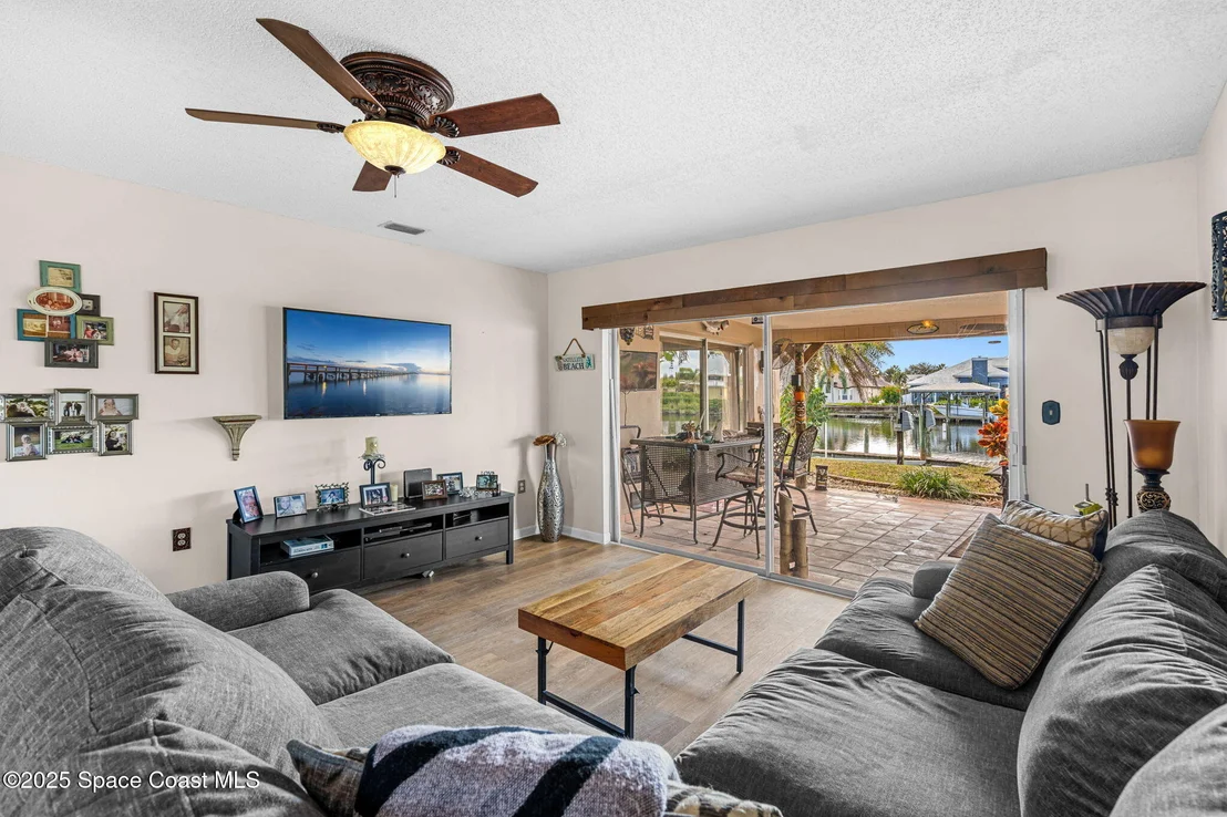 Photo of 406 Thrush Drive