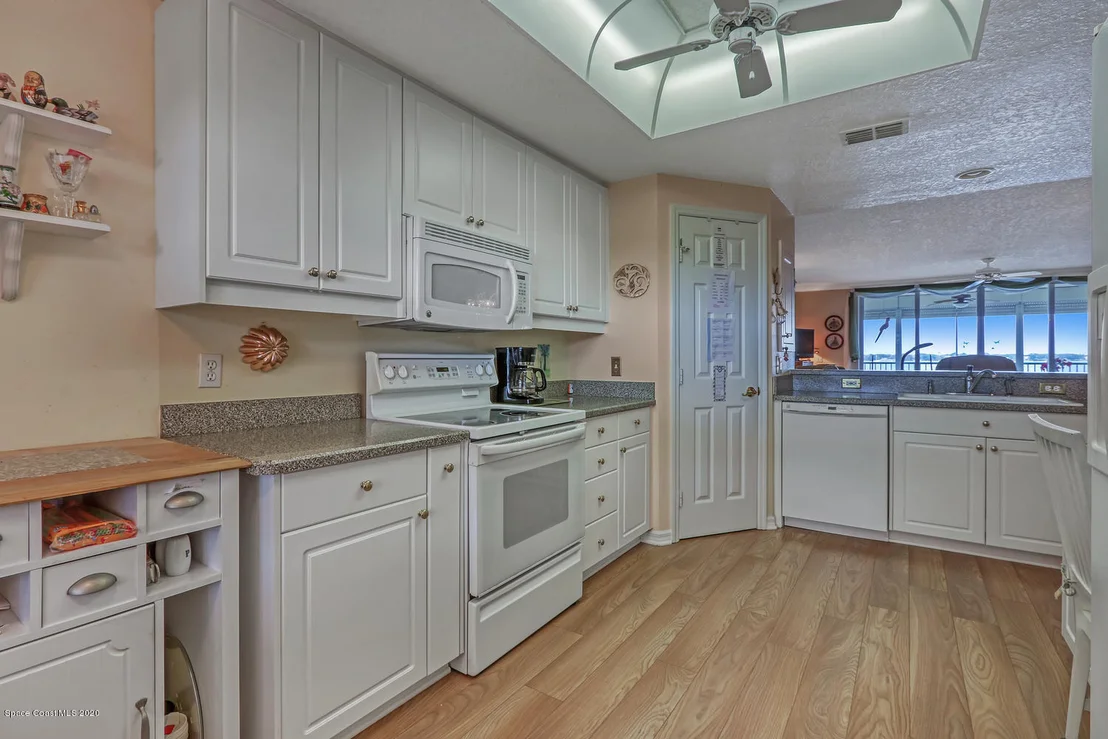 Photo of Unit 405 at 102 Riverside Drive