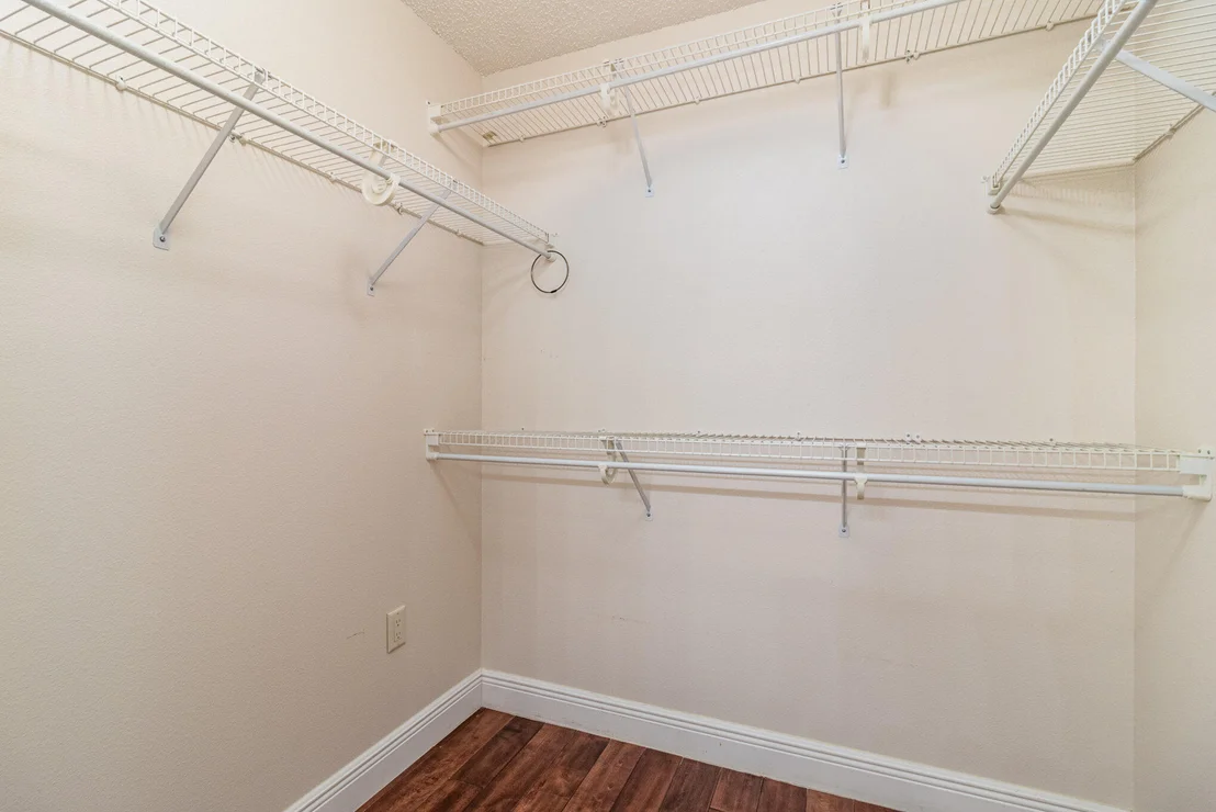 Photo of 1136 White Oak Circle