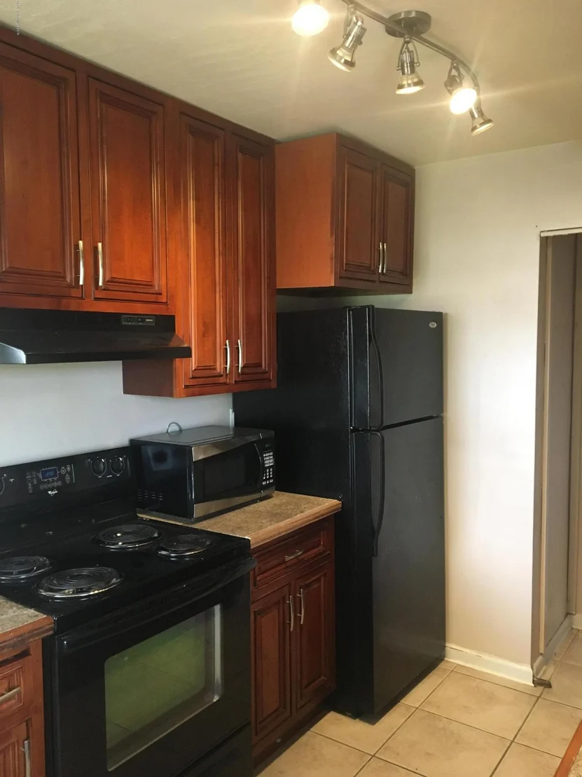 Photo of 1042 Cable Lane NE