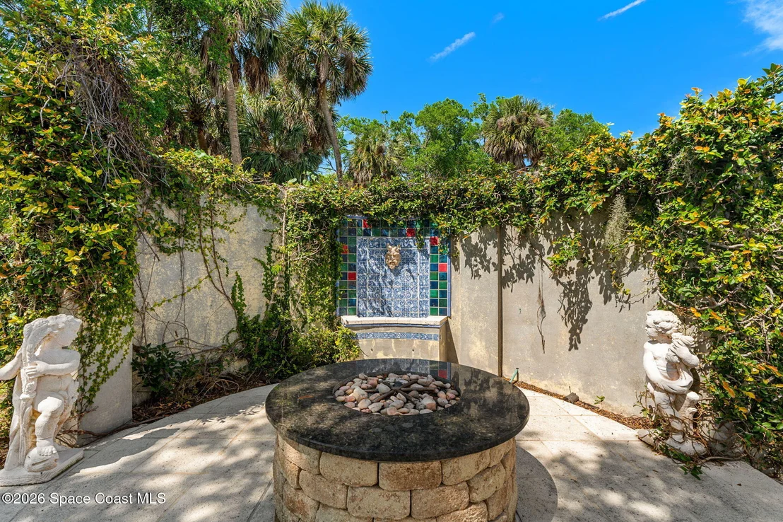 Photo of 1000 N Riverside Drive