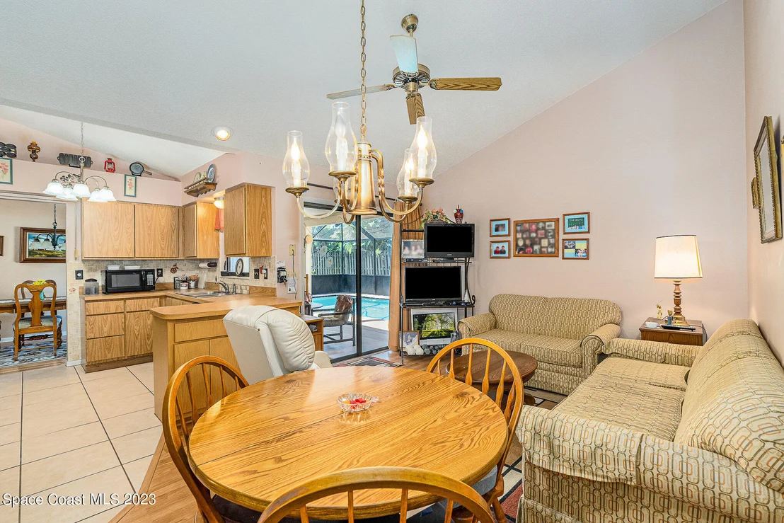 Photo of 1241 Lakeview Drive