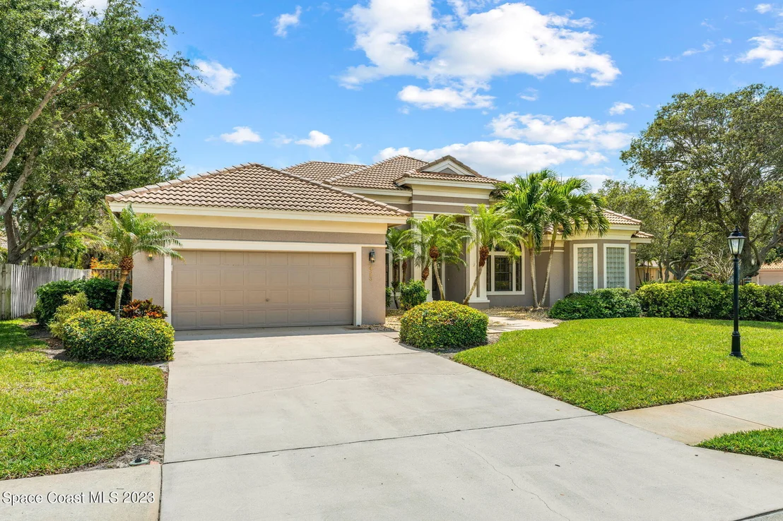 Photo of 423 Flanders Drive