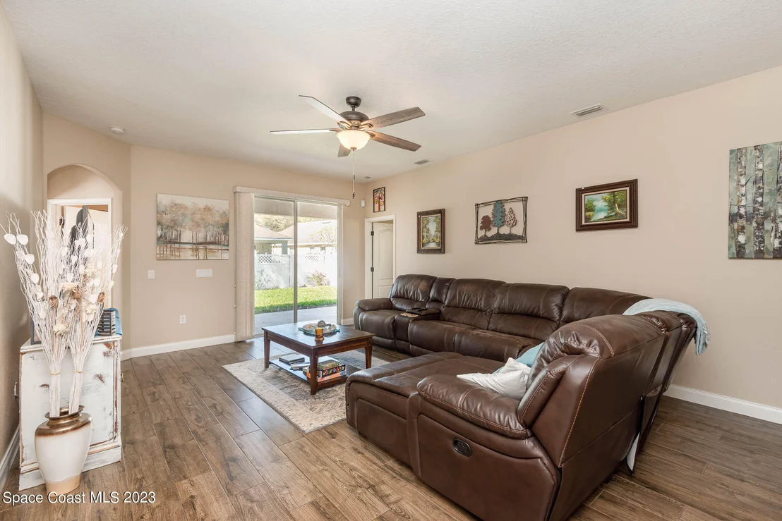 Photo of 402 Waterside Circle