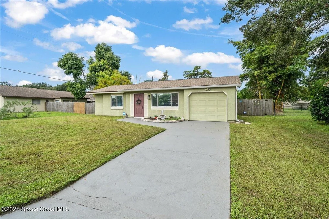 Photo of 712 Brevity Avenue NE