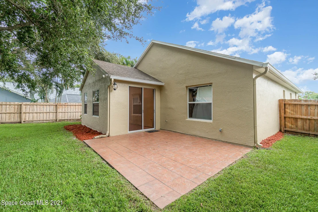 Photo of 946 Riviera Point Drive