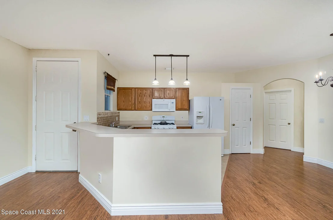 Photo of 946 Riviera Point Drive