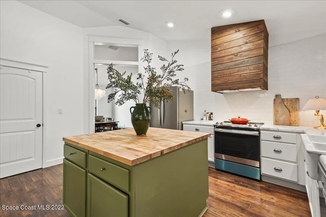Photo of 3385 Grant Road
