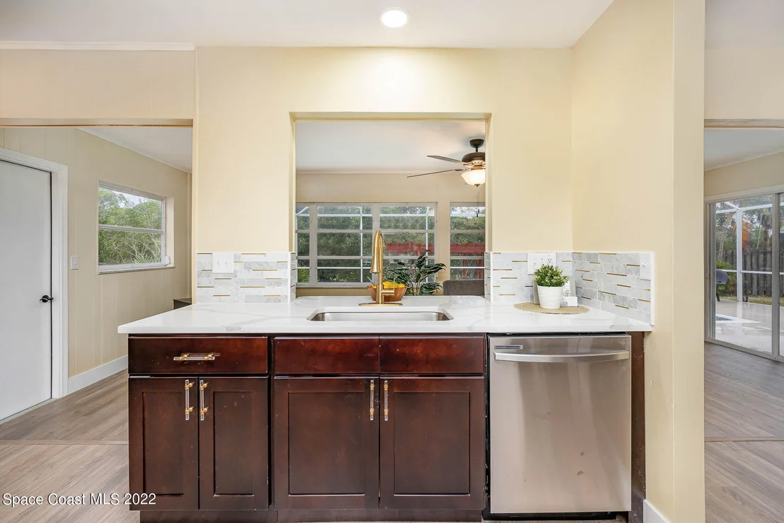 Photo of 721 Pebble Beach Avenue NE
