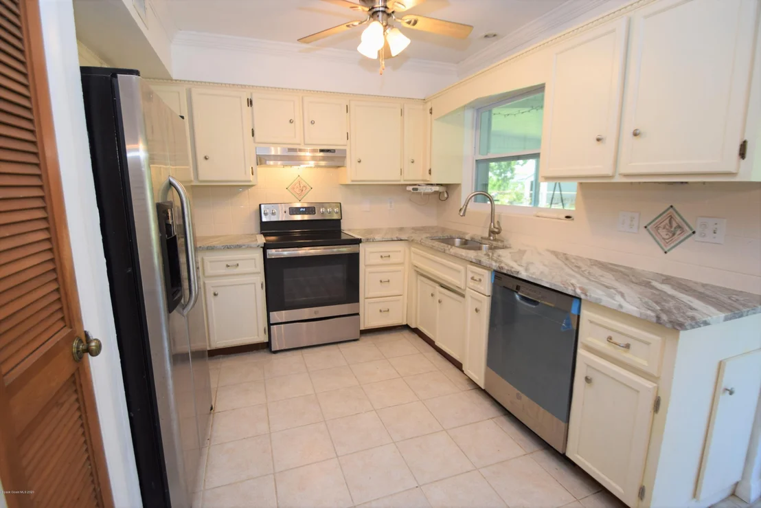 Photo of 820 Hampton Drive NE