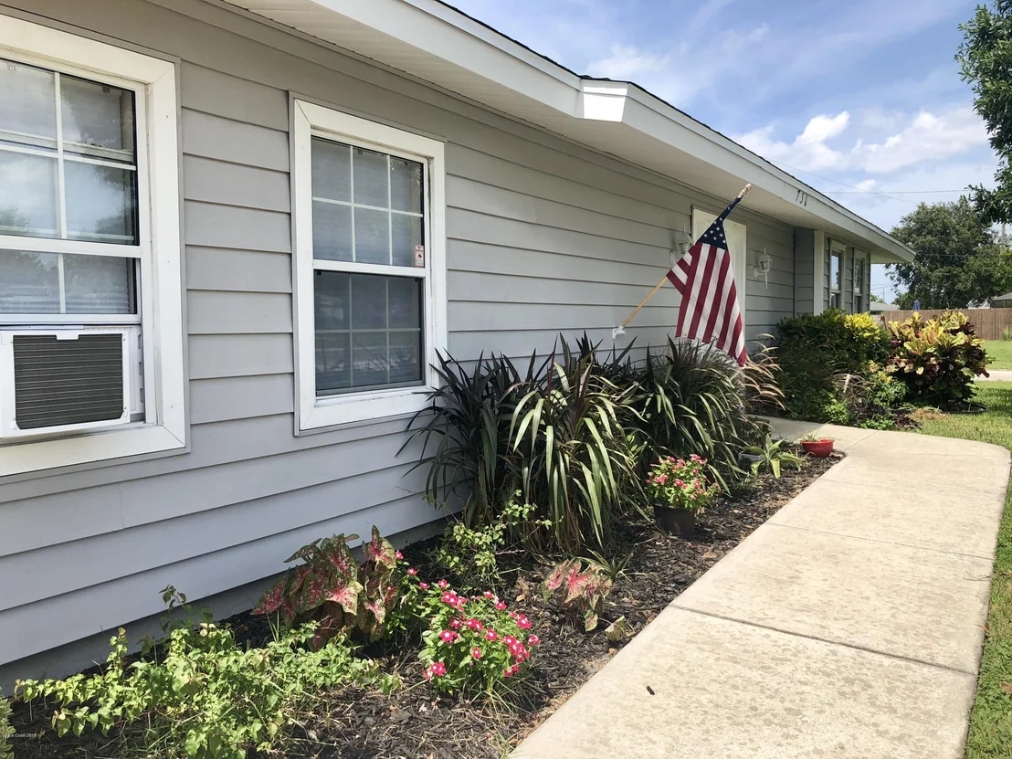 Photo of 730 Bianca Drive NE