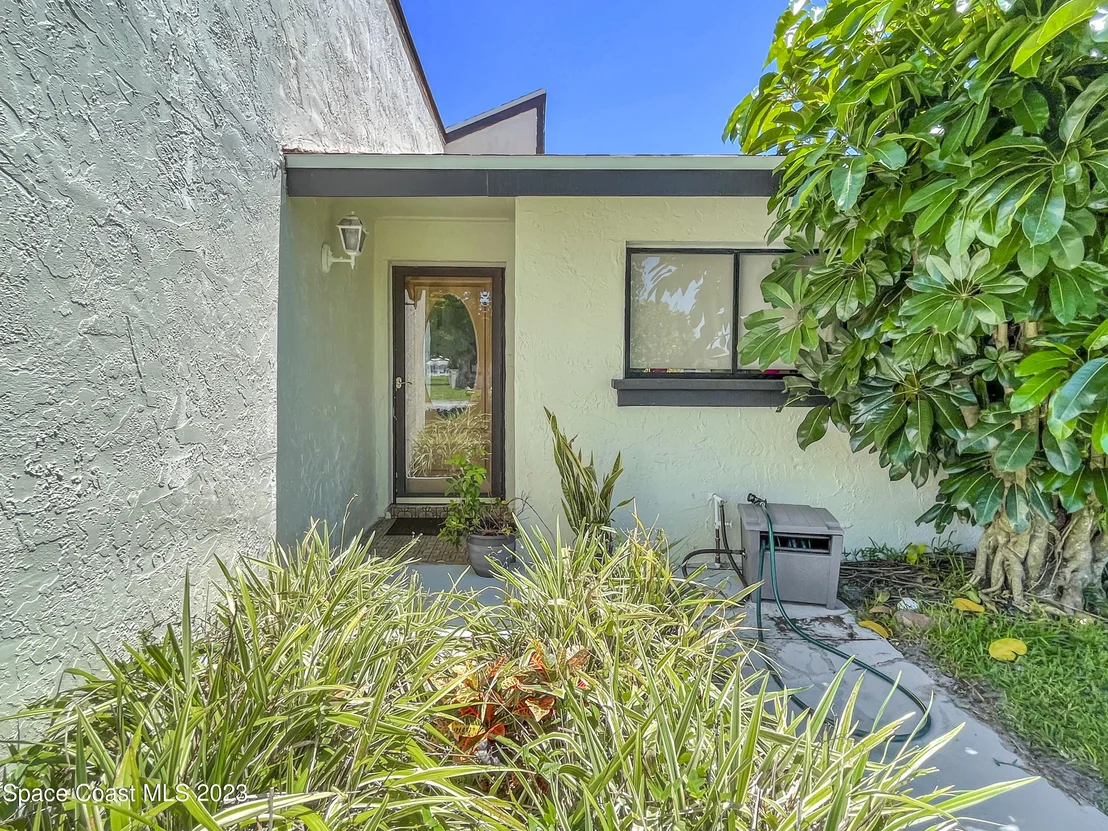 Photo of 295 Bayhead Drive