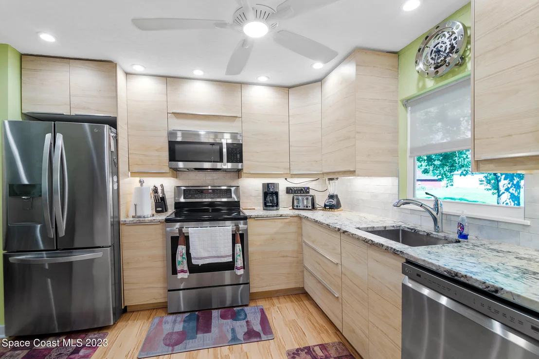Photo of 655 Airoso Road SE