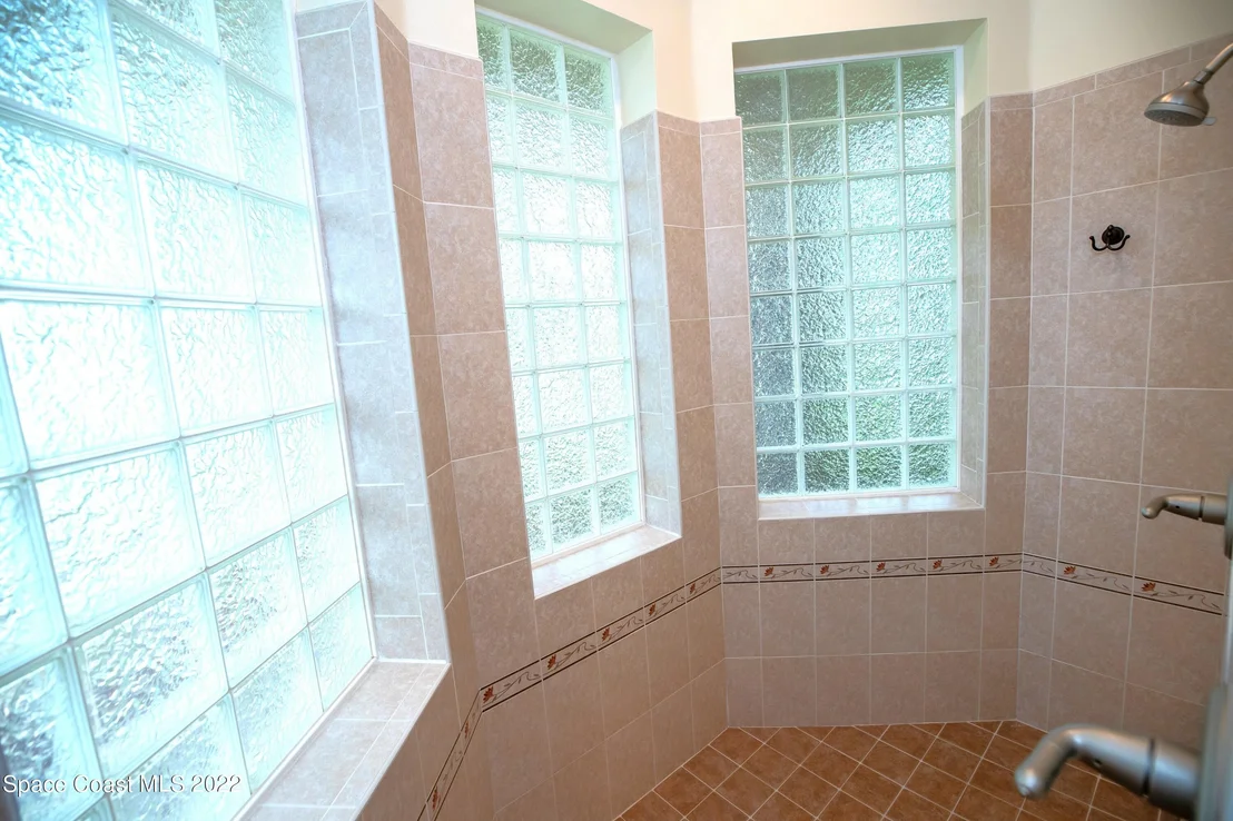 Photo of 2112 Windbrook Drive SE