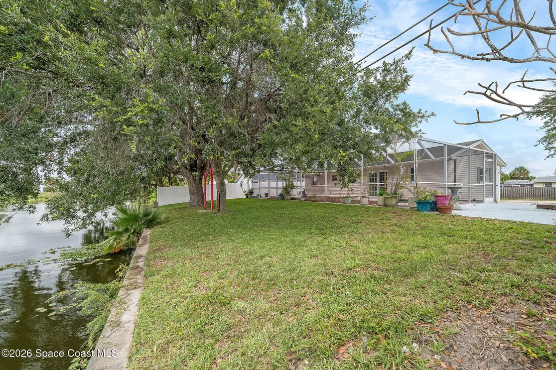 Photo of 586 Louvre Drive
