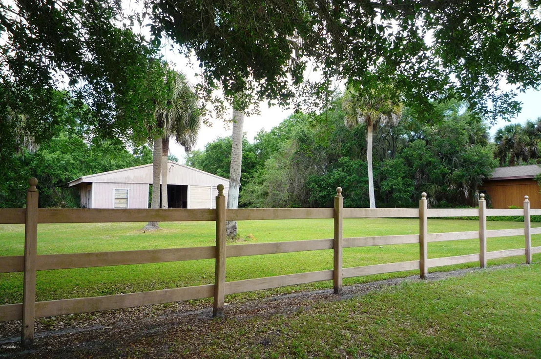 Photo of 3330 Aurora Road
