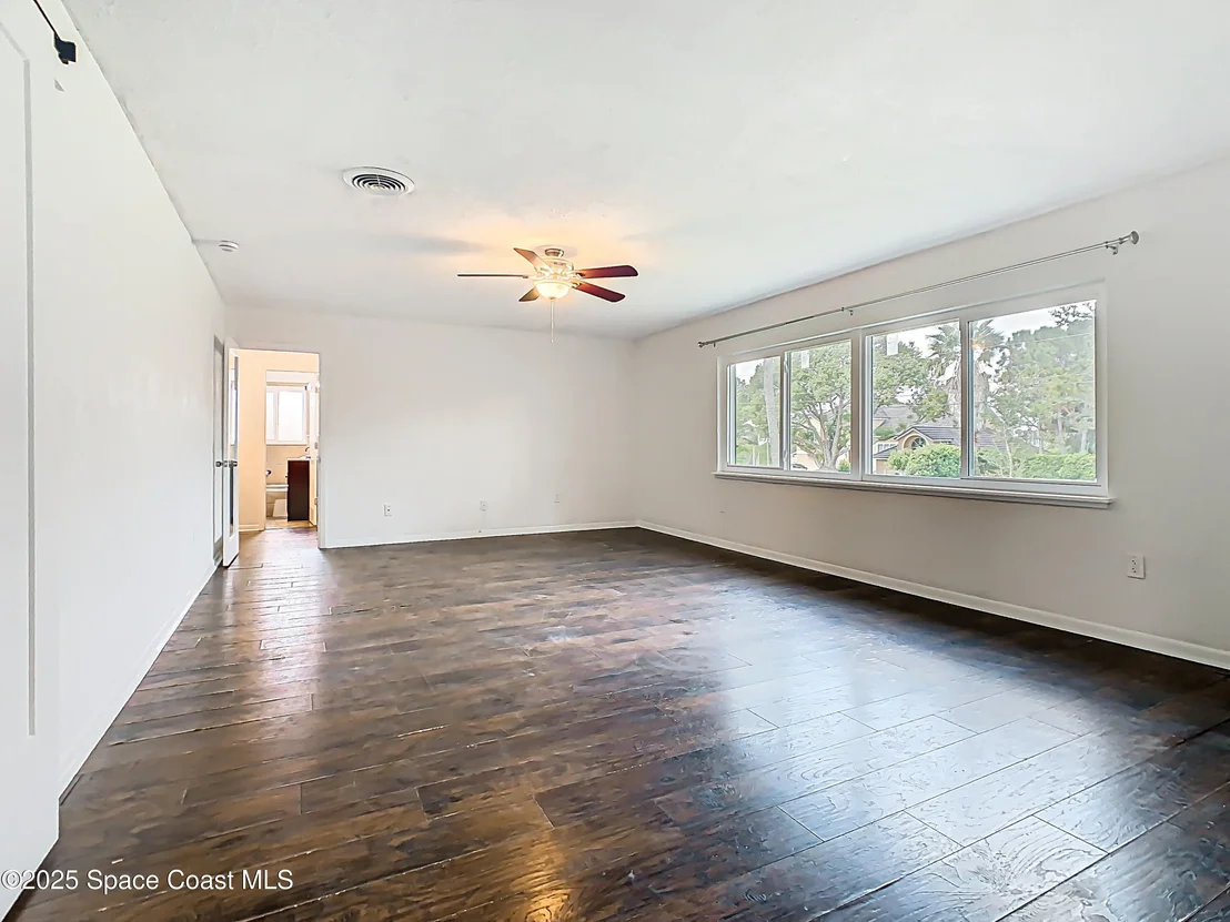 Photo of 819 W Whitmire Drive