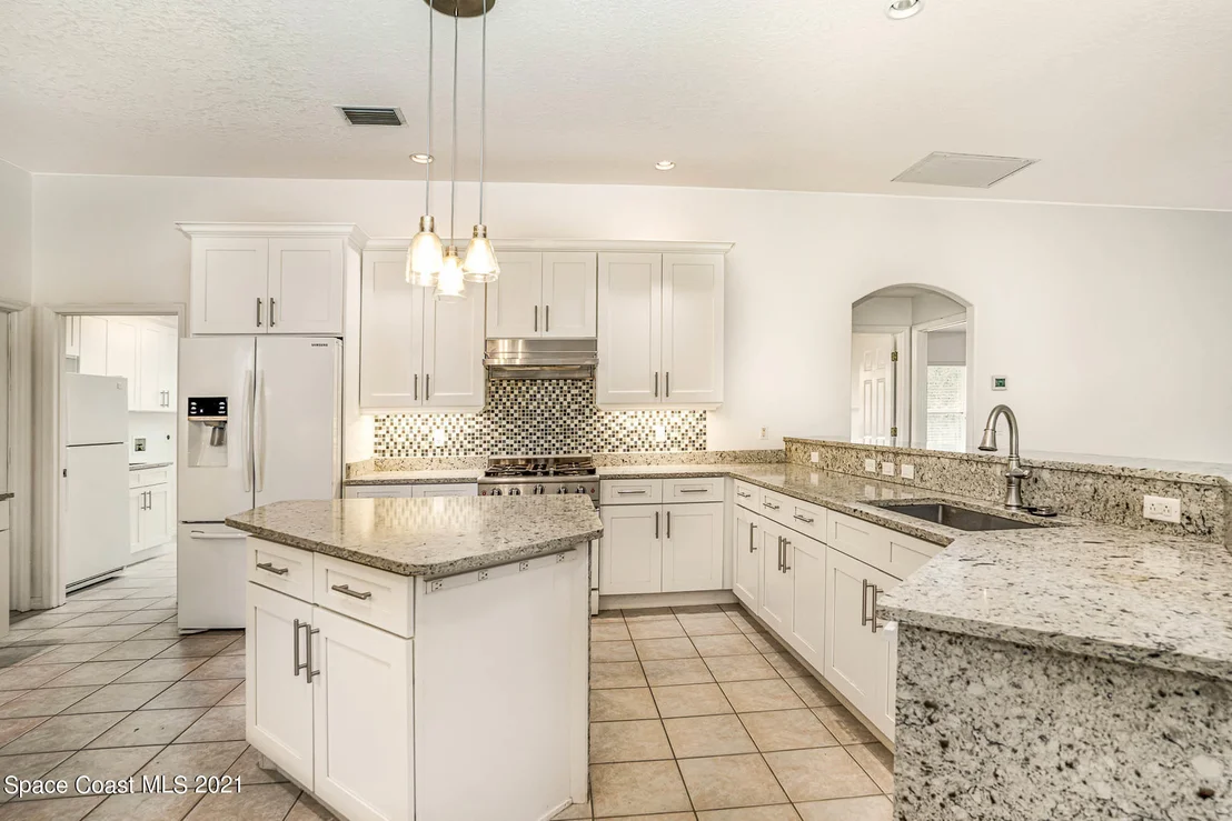 Photo of 4353 Long Lake Road