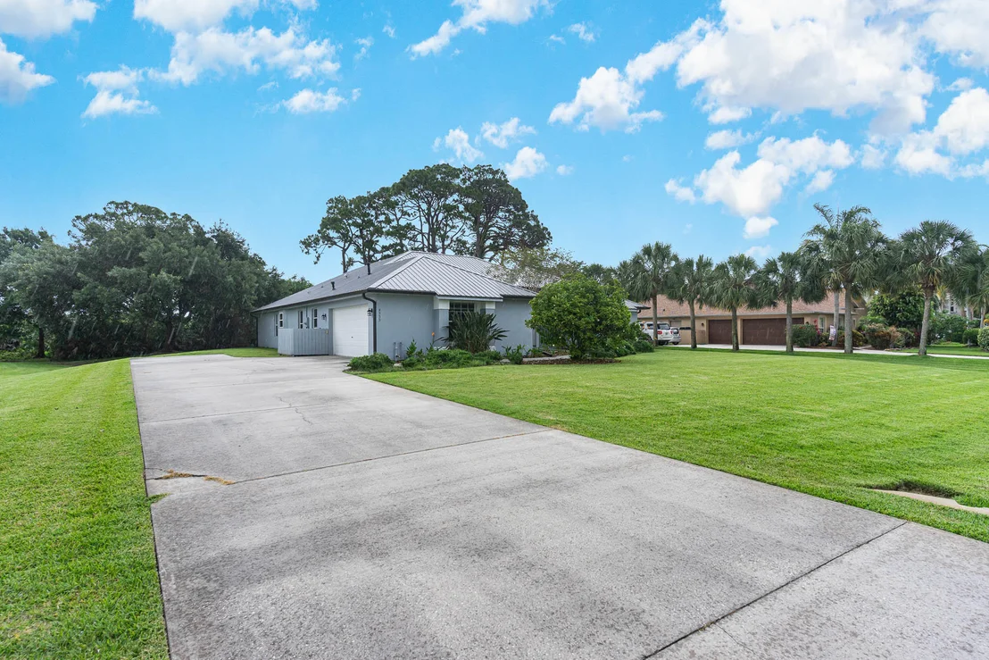 Photo of 4353 Long Lake Road
