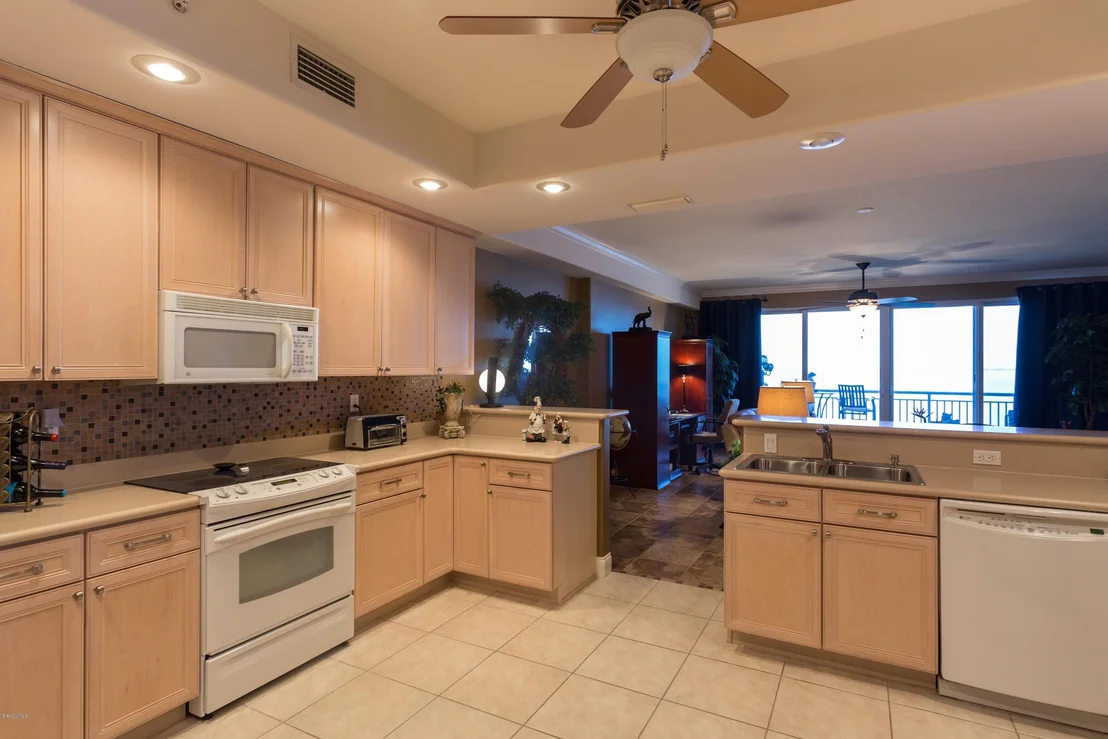 Photo of Unit 304 at 4975 NE Dixie Highway