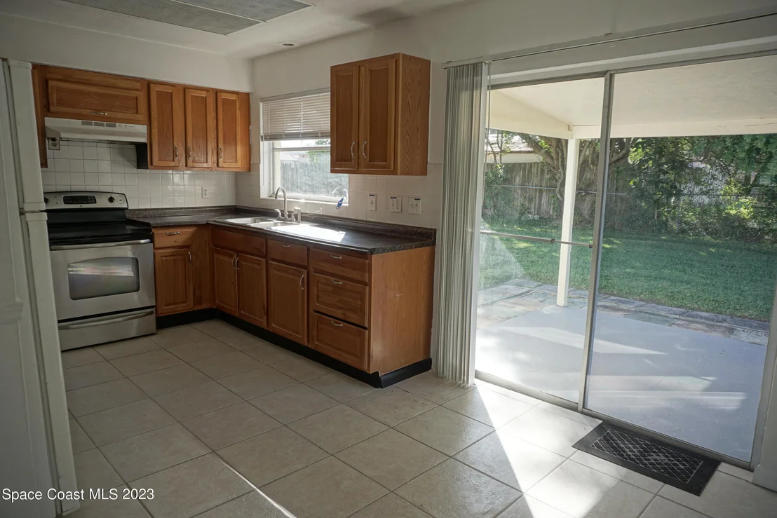 Photo of 748 Angle Street NE