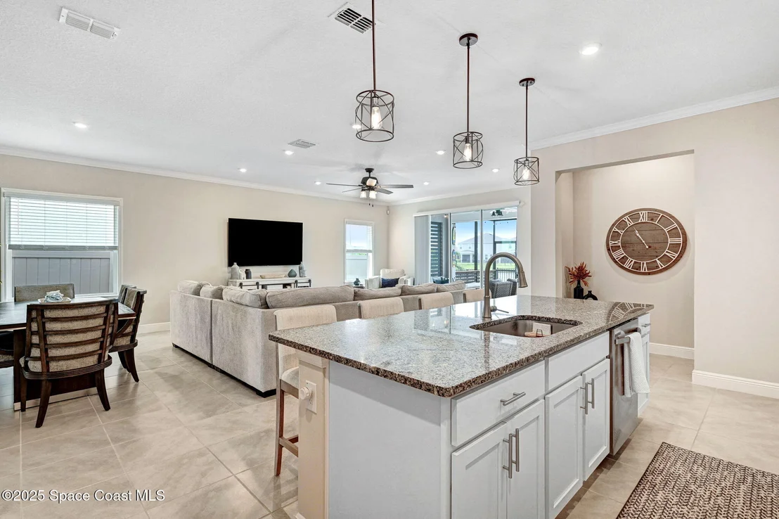 Photo of 2452 Carrick Street