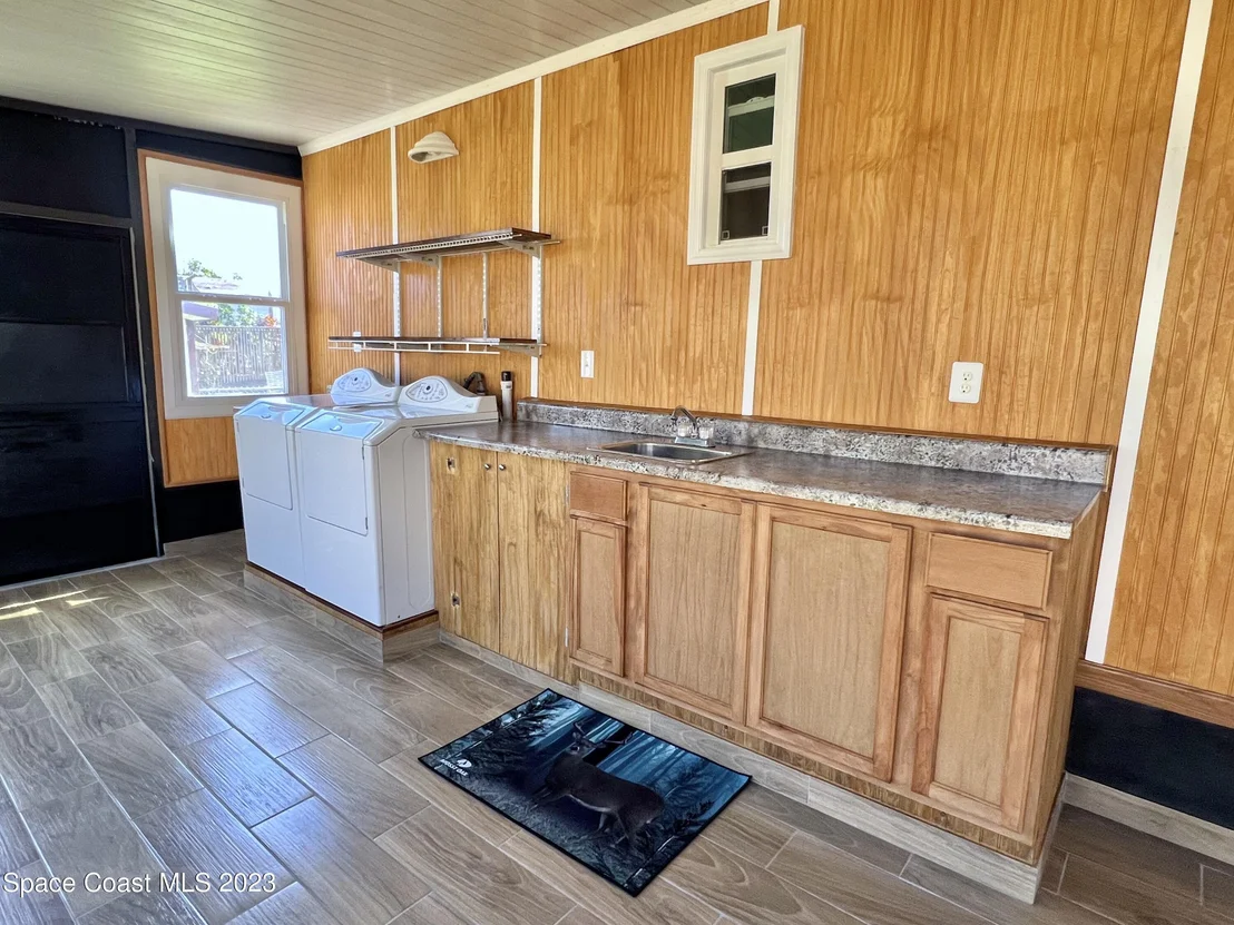 Photo of 4755 Sharpes Lake Avenue