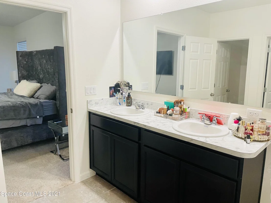 Photo of 560 Sorrento Drive