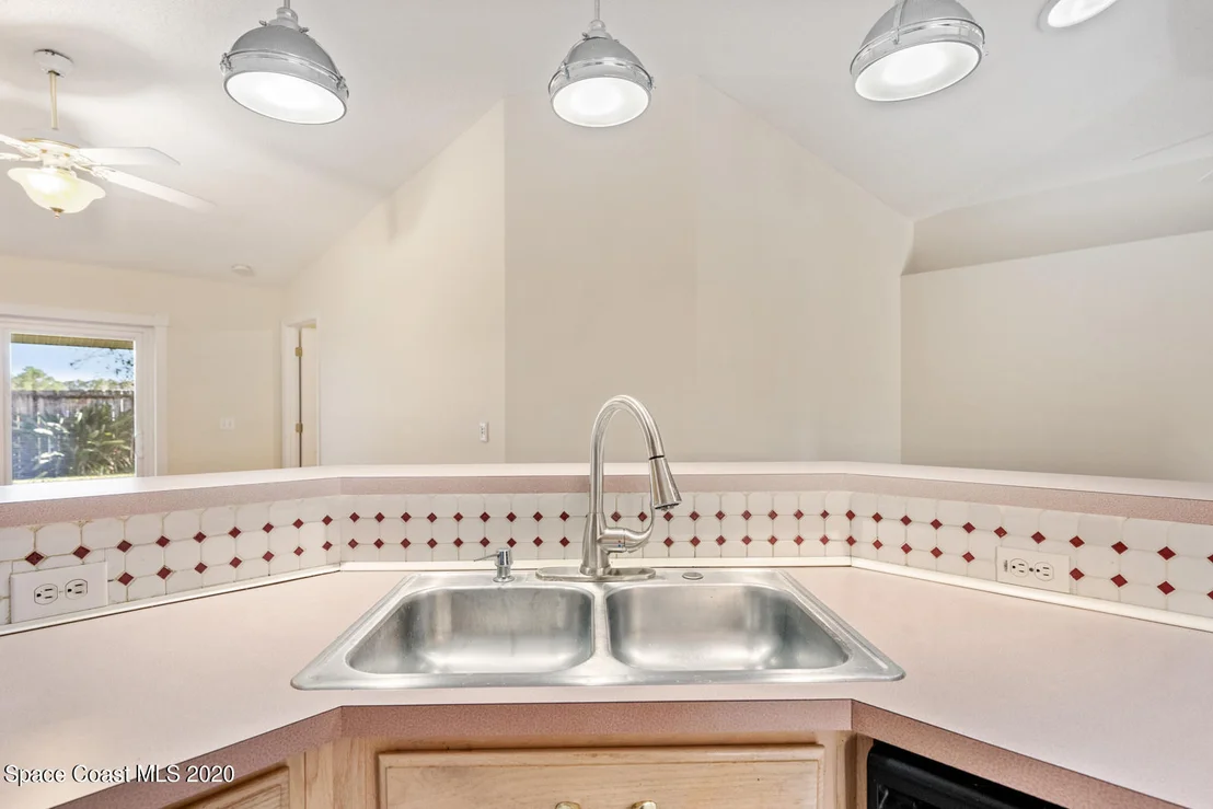 Photo of 1111 White Oak Circle
