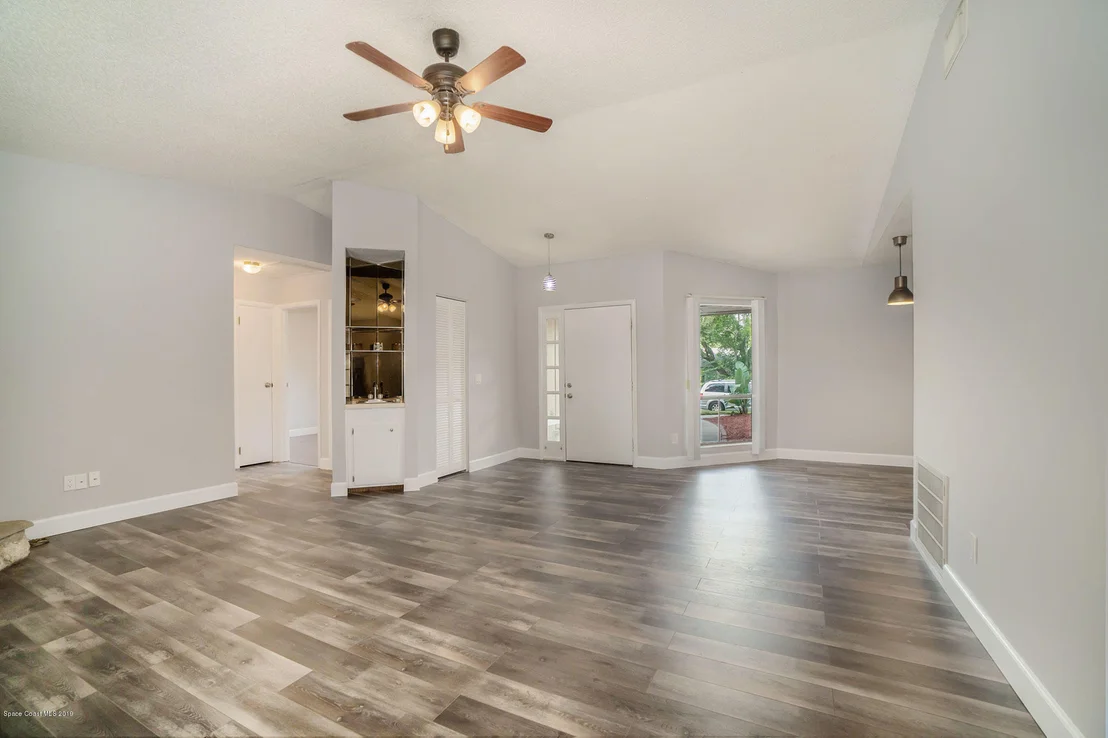 Photo of 409 Surrey Run