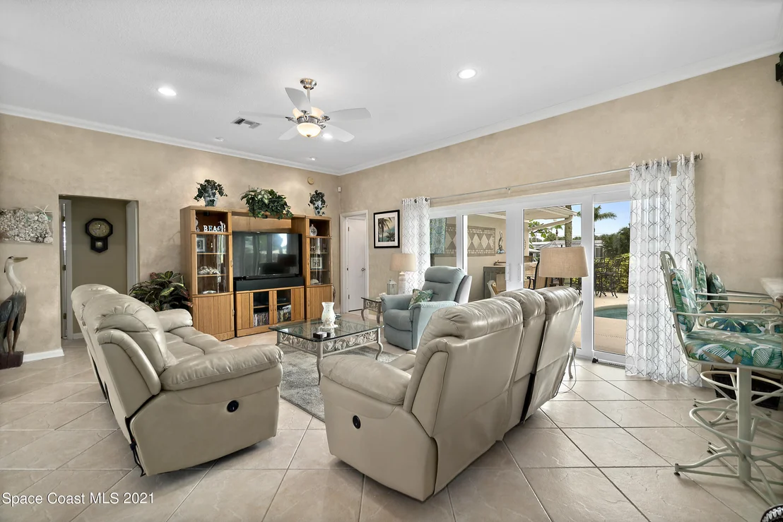 Photo of 432 Cardinal Drive