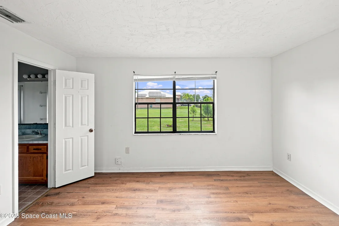 Photo of 2425 Cogan Drive SE