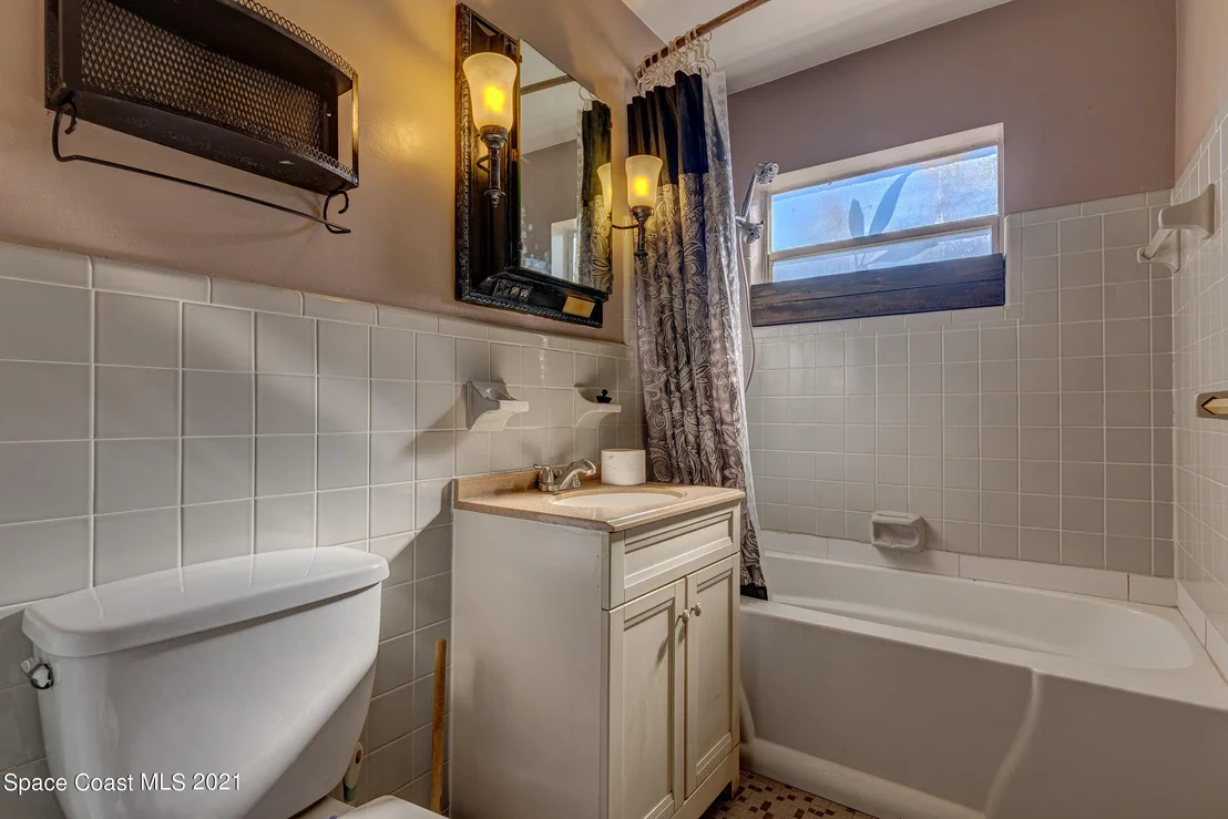 Photo of 2975 Kosuth Road NE