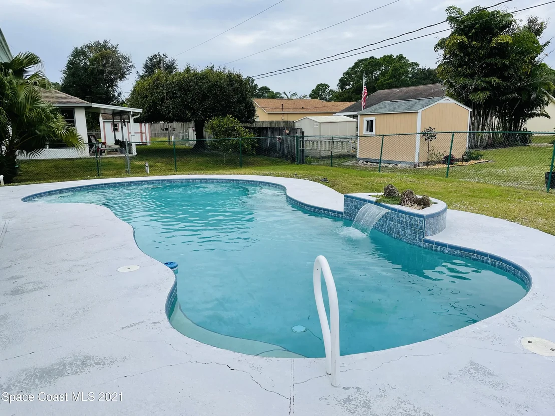 Photo of 652 Seven Gables Circle SE