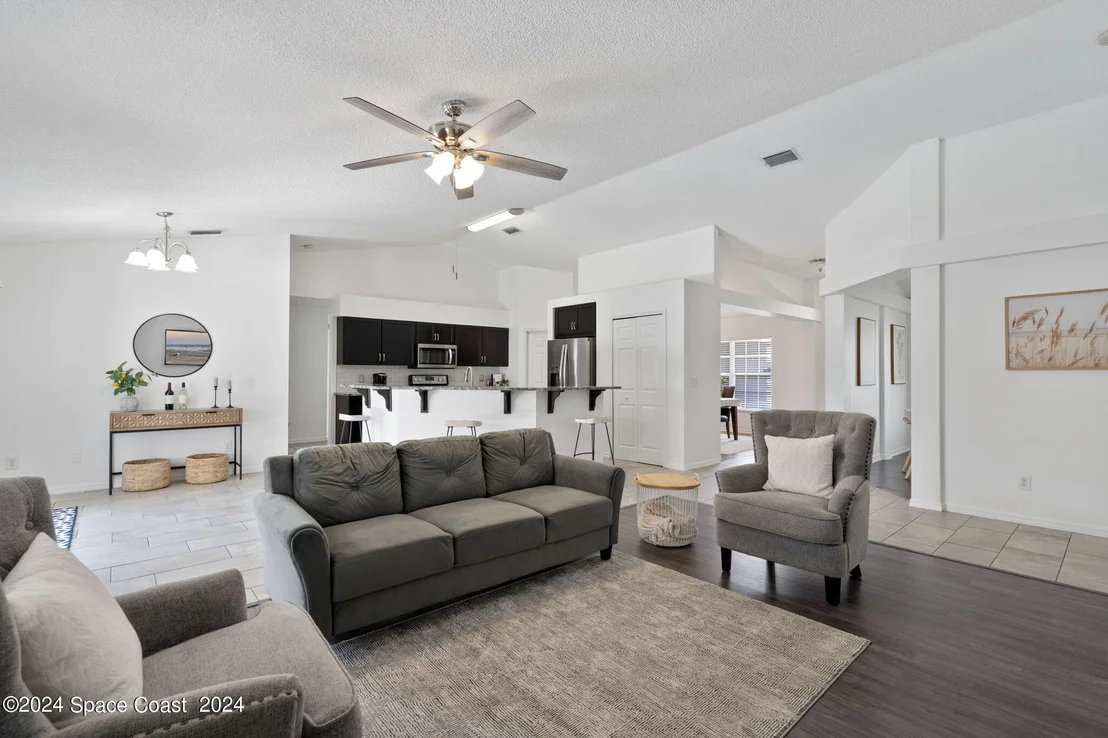 Photo of 1049 Jacaranda Circle