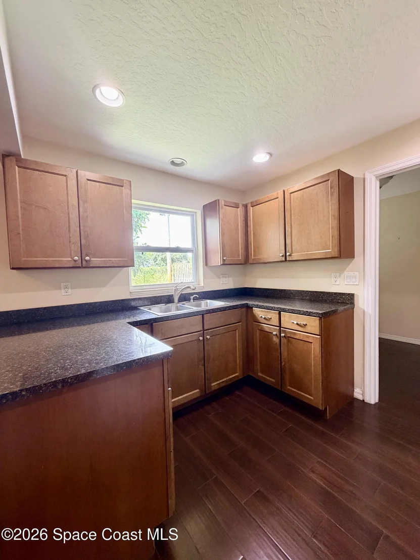 Photo of 550 Comanche Avenue