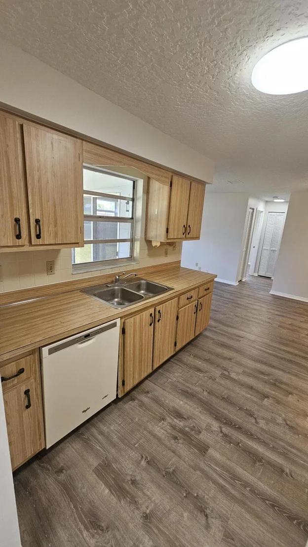 Photo of 628 Walnut Drive