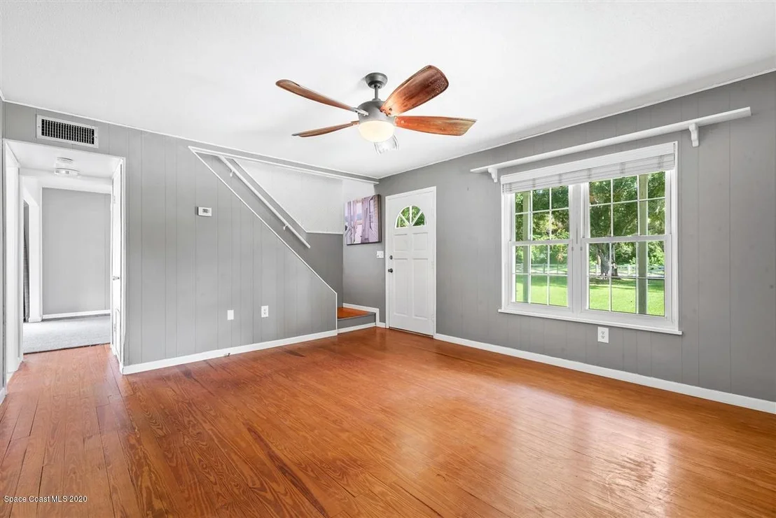 Photo of 1285 Hall Road