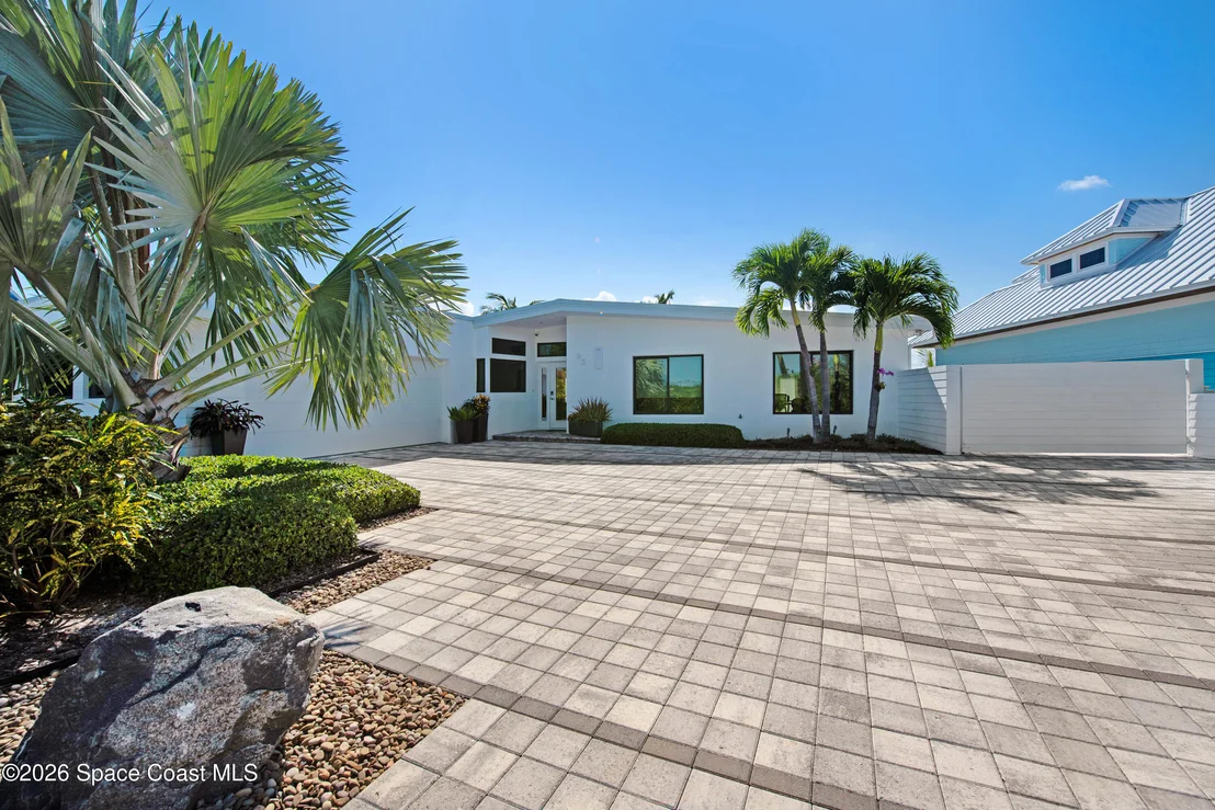 Photo of 93 W Bay Drive