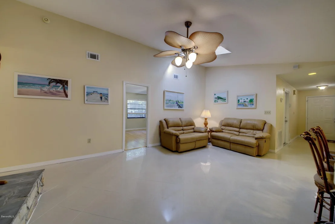 Photo of 1827 S Live Oak Drive