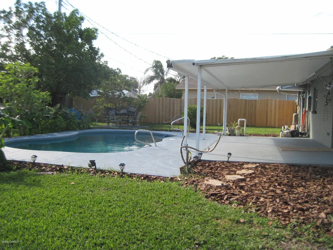Photo of 2085 Lakeview Drive