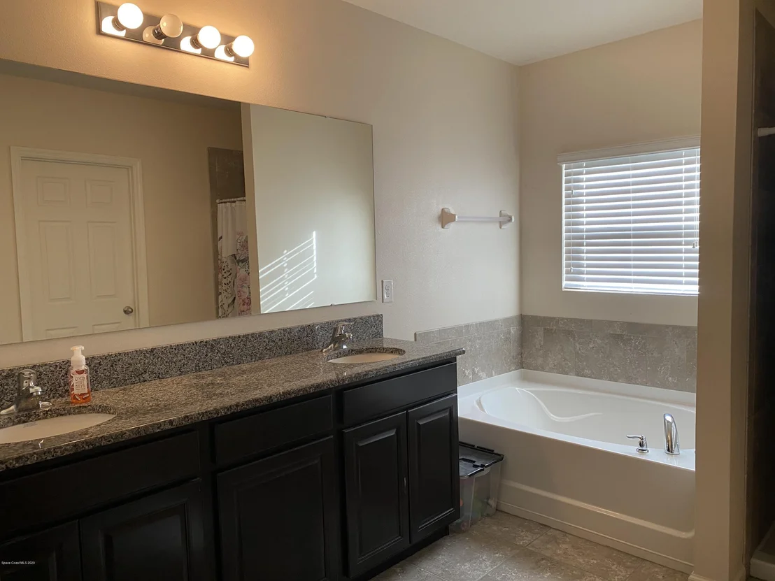 Photo of 2485 Falcon Lane