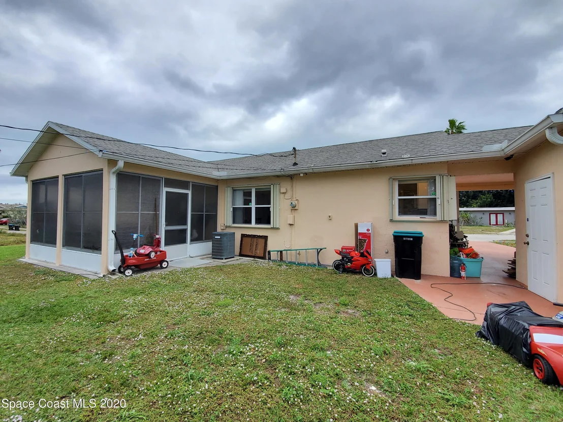 Photo of 1088 Cabot Drive NE