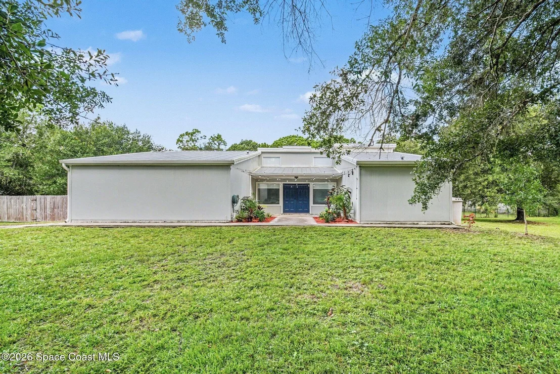 Photo of 2550 Corey Avenue