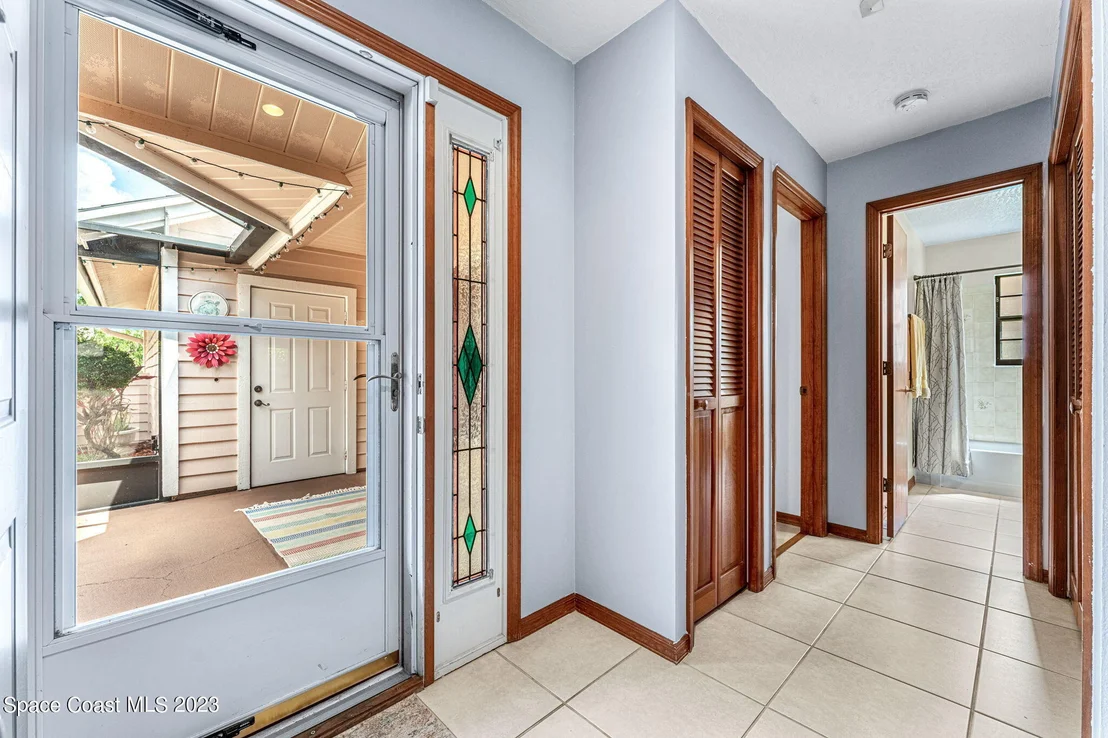 Photo of 885 Ridge Lake Drive