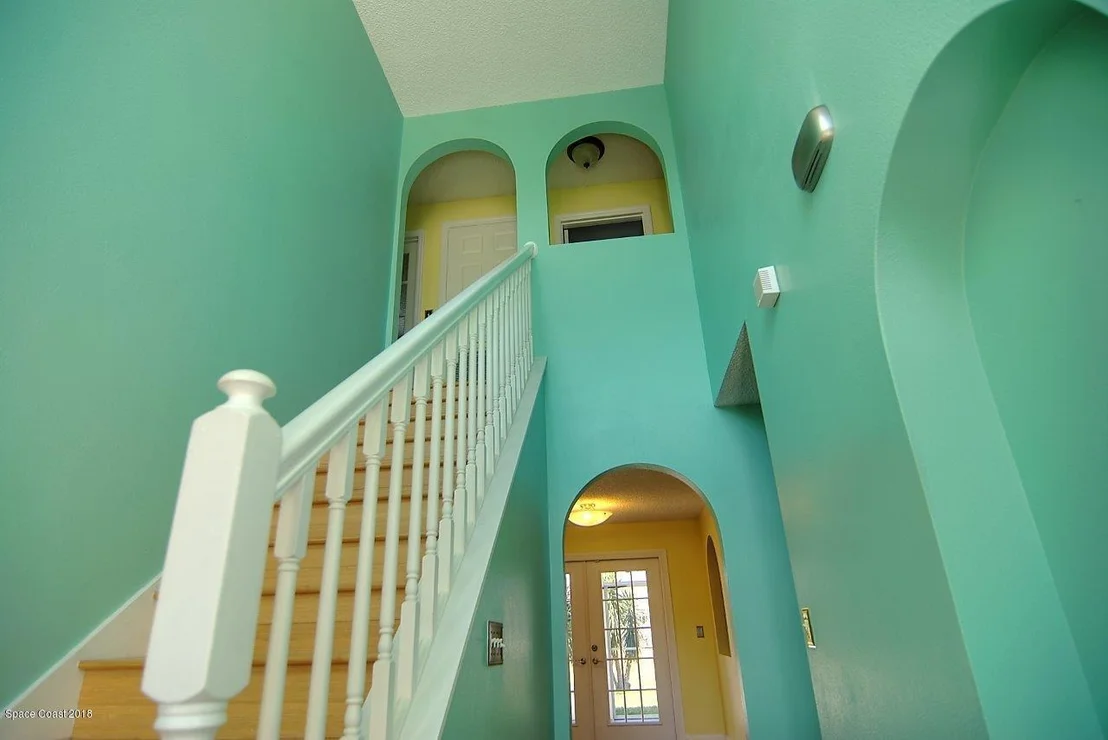 Photo of 1126 White Oak Circle