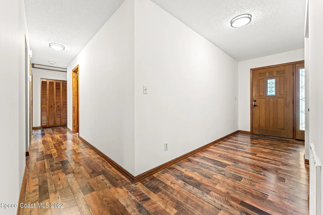 Photo of 1807 Live Oak Drive N