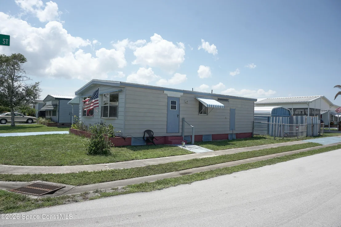 Photo of 2339 Royal Palm Drive NE