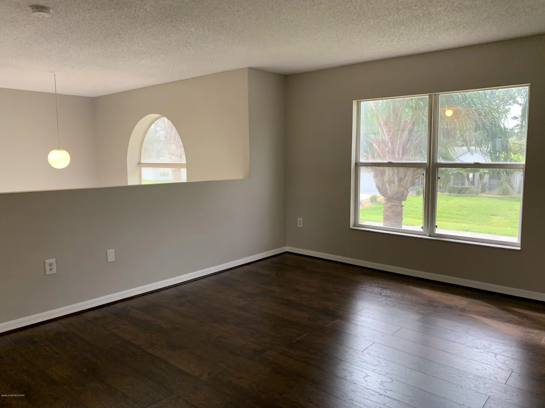 Photo of 575 Balcom SE